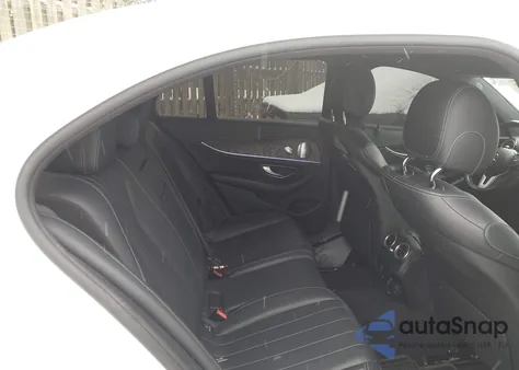 2020 Mercedes-Benz E 350 4Matic z USA, uszkodzony, nr VIN WDDZF8EB3LA729693